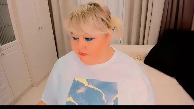 Image 4 of huge_booobs Stream on Chaturbate on 28 days ago