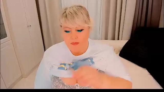Image 6 of huge_booobs Stream on Chaturbate on 28 days ago