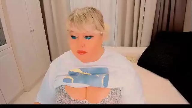 Image 7 of huge_booobs Stream on Chaturbate on 28 days ago