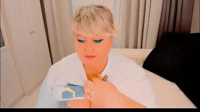 Image 8 of huge_booobs Stream on Chaturbate on 28 days ago
