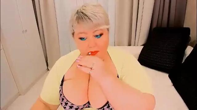 Image 2 of huge_booobs Stream on Chaturbate on 2 months ago