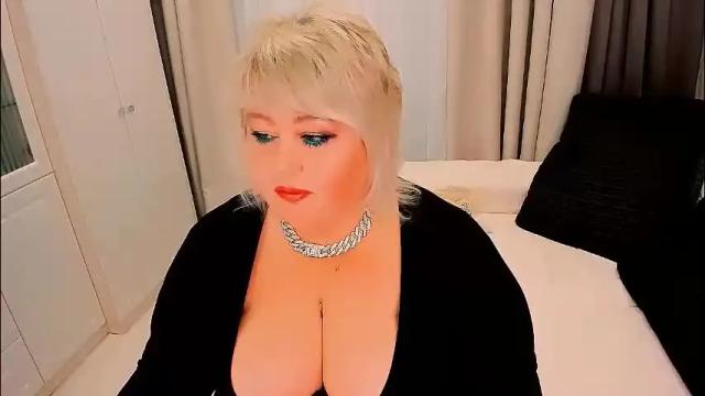 Image 6 of huge_booobs Stream on Chaturbate on 2 months ago