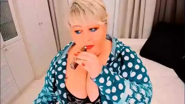 Image 4 of huge_booobs Stream on Chaturbate on 1 month ago