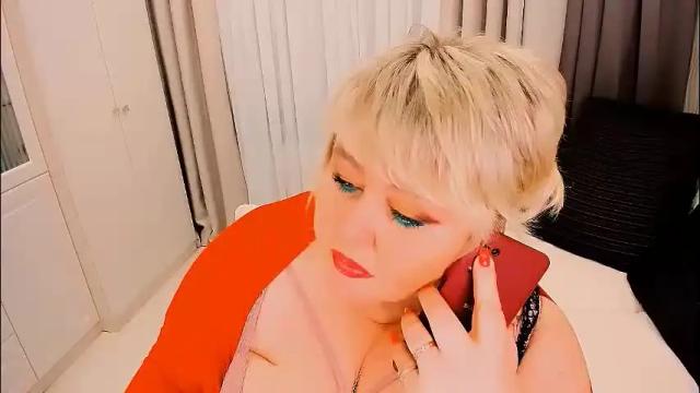 Image 3 of huge_booobs Stream on Chaturbate on 1 month ago