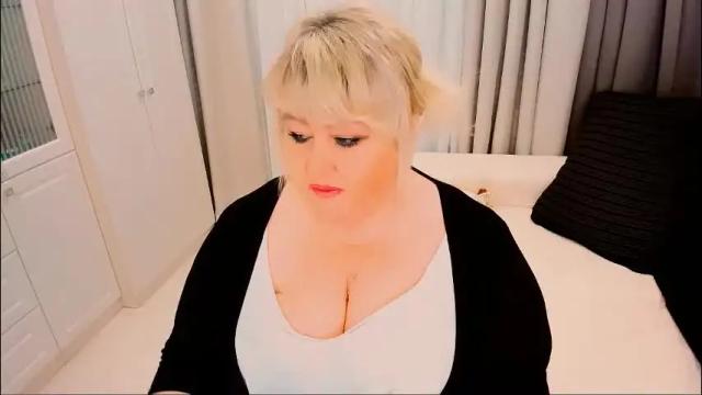 Image 8 of huge_booobs Stream on Chaturbate on 25 days ago