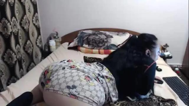 Image 6 of hugeassdevil Stream on Chaturbate on 6 days ago