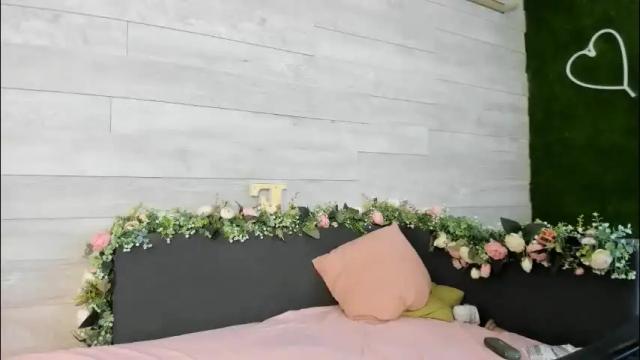 Image 4 of hugeboobserin Stream on Chaturbate on 9 days ago