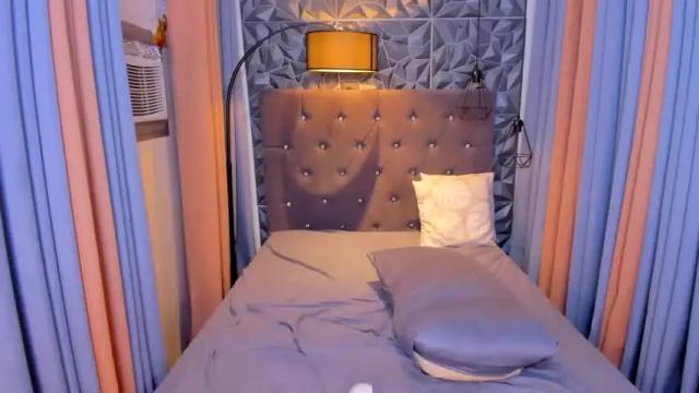 Image 7 of hugecockbella04 Stream on Chaturbate on 18 months ago