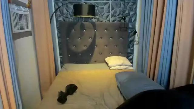 Image 12 of hugecockbella04 Stream on Chaturbate on 18 months ago