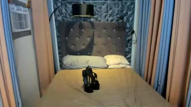 Image 7 of hugecockbella04 Stream on Chaturbate on 18 months ago