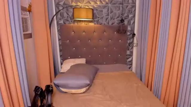 Image 3 of hugecockbella04 Stream on Chaturbate on 18 months ago