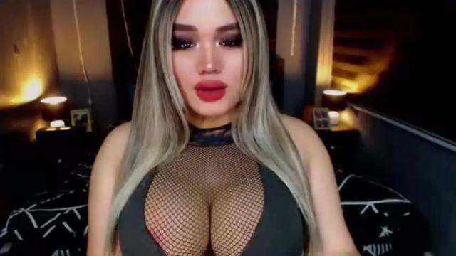 Image 2 of hugecockcelestine Stream on Chaturbate on 22 months ago