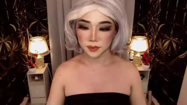 Image 12 of hugecockchristine Stream on Chaturbate on 13 months ago