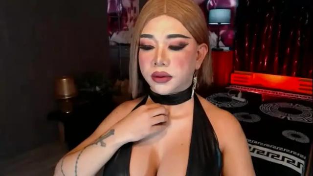 Image 4 of hugecockchristine Stream on Chaturbate on 17 days ago