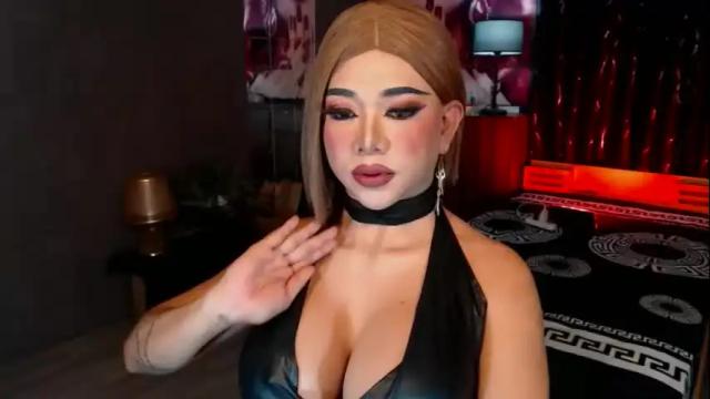 Image 6 of hugecockchristine Stream on Chaturbate on 17 days ago