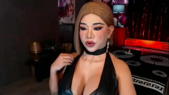 Image 8 of hugecockchristine Stream on Chaturbate on 17 days ago
