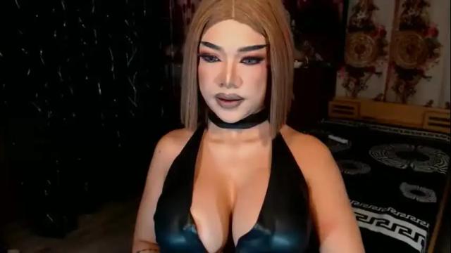 Image 3 of hugecockchristine Stream on Chaturbate on 13 days ago
