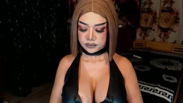 Image 4 of hugecockchristine Stream on Chaturbate on 13 days ago