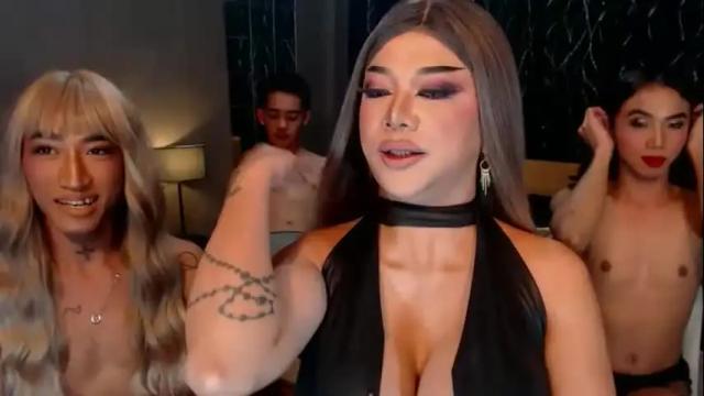 Image 3 of hugecockchristine Stream on Chaturbate on 5 days ago