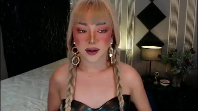 Image 4 of hugecockchristine Stream on Chaturbate on 2 months ago