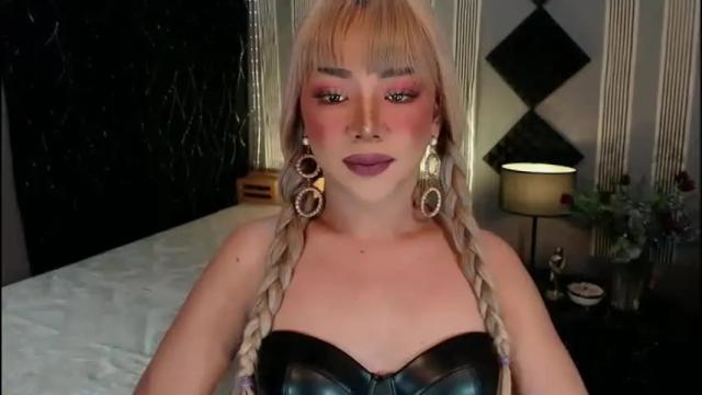 Image 8 of hugecockchristine Stream on Chaturbate on 2 months ago