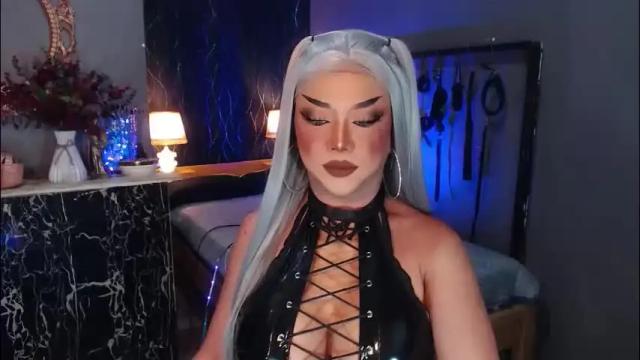 Image 3 of hugecockchristine Stream on Chaturbate on 1 month ago