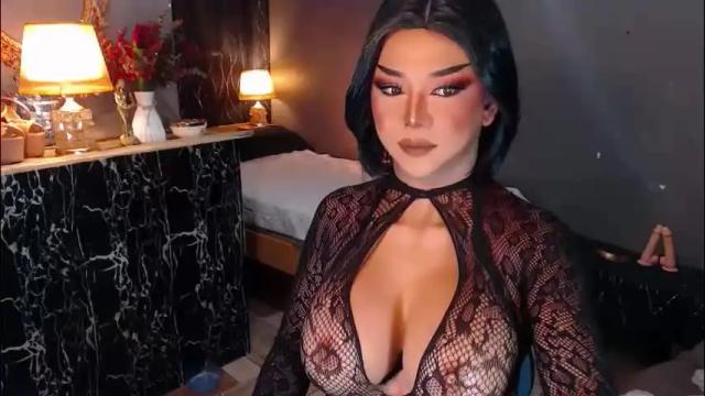Image 2 of hugecockchristine Stream on Chaturbate on 1 month ago