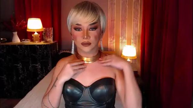 Image 4 of hugecockchristine Stream on Chaturbate on 26 days ago