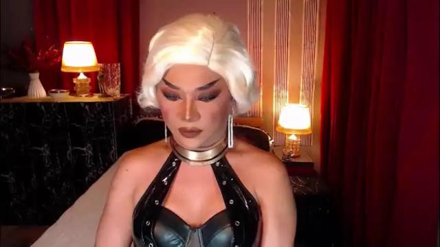 Image 8 of hugecockchristine Stream on Chaturbate on 26 days ago
