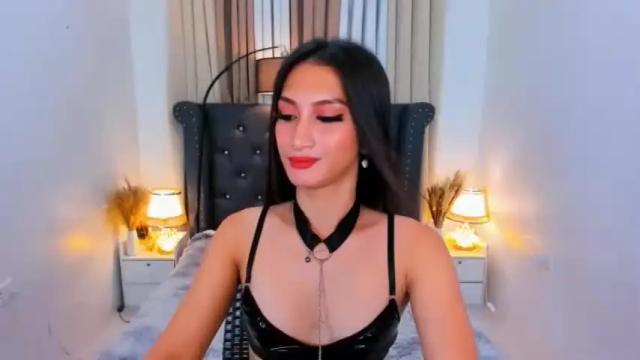 Image 12 of hugecockkiana Stream on Chaturbate on 16 months ago