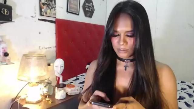 Image 3 of hugecockyurika Stream on Chaturbate on 14 months ago