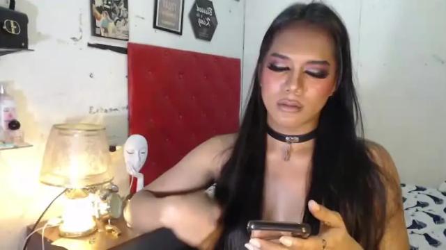 Image 4 of hugecockyurika Stream on Chaturbate on 14 months ago