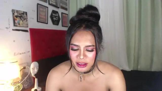 Image 4 of hugecockyurika Stream on Chaturbate on 13 months ago