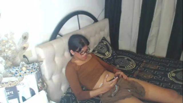 Image 8 of hugesurprisealexa18 Stream on Chaturbate on 1 month ago