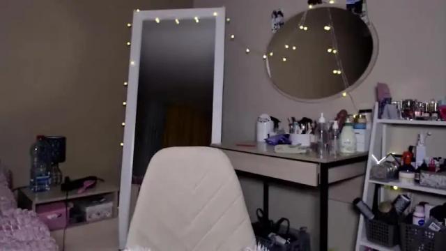 Image 4 of hugetittiesgerda Stream on Chaturbate on 15 months ago