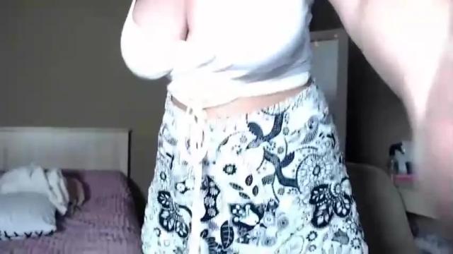 Image 2 of hugetittiesgerda Stream on Chaturbate on 14 months ago