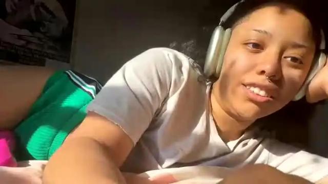 Image 10 of hushhushchichi Stream on Chaturbate on 13 months ago