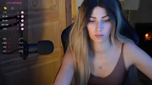 Image 3 of hwes_accounting Stream on Chaturbate on 18 months ago