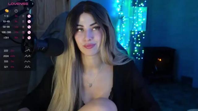 Image 4 of hwes_accounting Stream on Chaturbate on 21 months ago