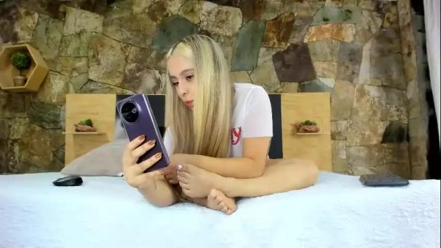 Image 3 of i_am_dolls Stream on Chaturbate on 1 month ago