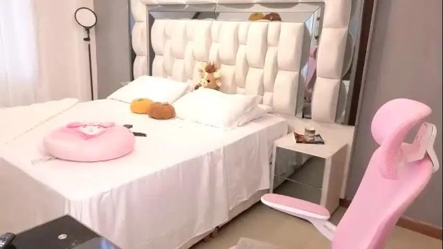 Image 12 of iam_miaparker Stream on Chaturbate on 7 days ago