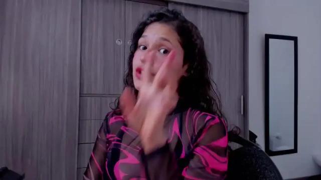 Image 3 of iam_nikki Stream on Chaturbate on 13 months ago