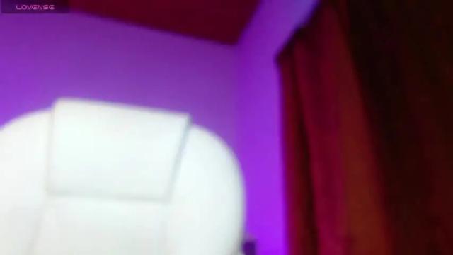 Image 10 of iam_salomee Stream on Chaturbate on 19 months ago