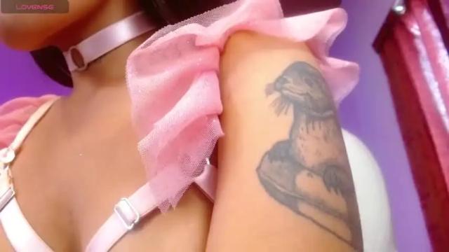 Image 2 of iam_salomee Stream on Chaturbate on 19 months ago