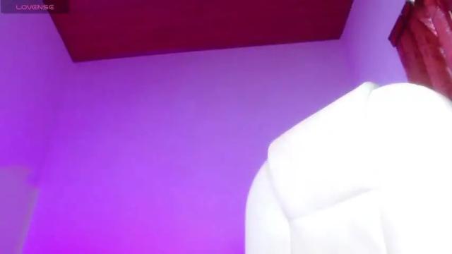 Image 2 of iam_salomee Stream on Chaturbate on 19 months ago