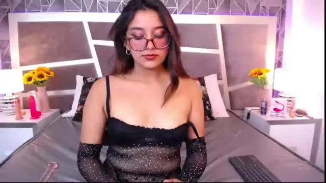 Image 6 of iam_siena Stream on Chaturbate on 16 months ago