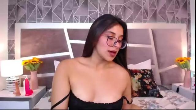Image 4 of iam_siena Stream on Chaturbate on 16 months ago