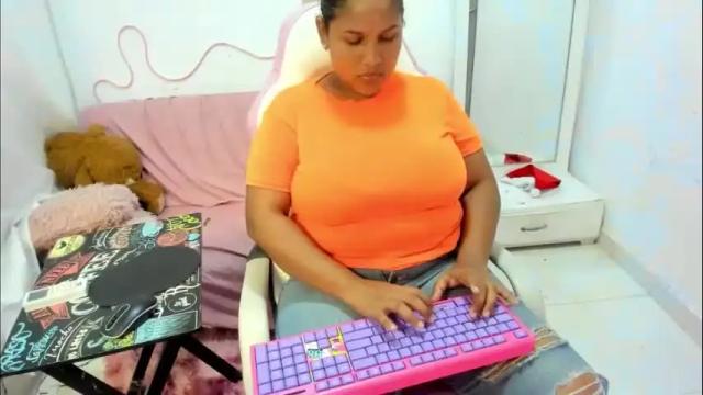Image 2 of iamcarol01 Stream on Chaturbate on 2 months ago