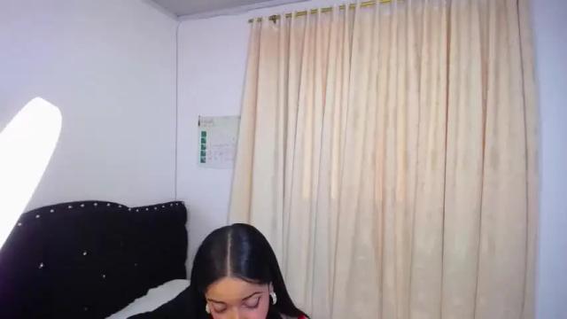 Image 11 of iamroxanne Stream on Chaturbate on 16 months ago
