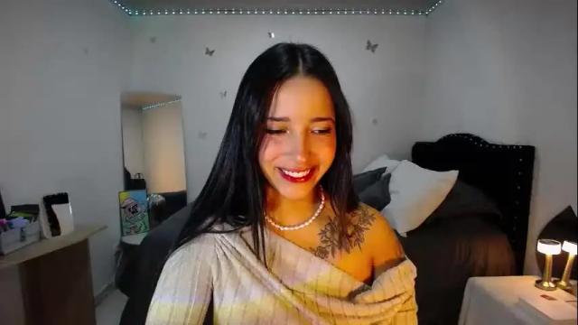 Image 2 of iamroxanne Stream on Chaturbate on 4 months ago